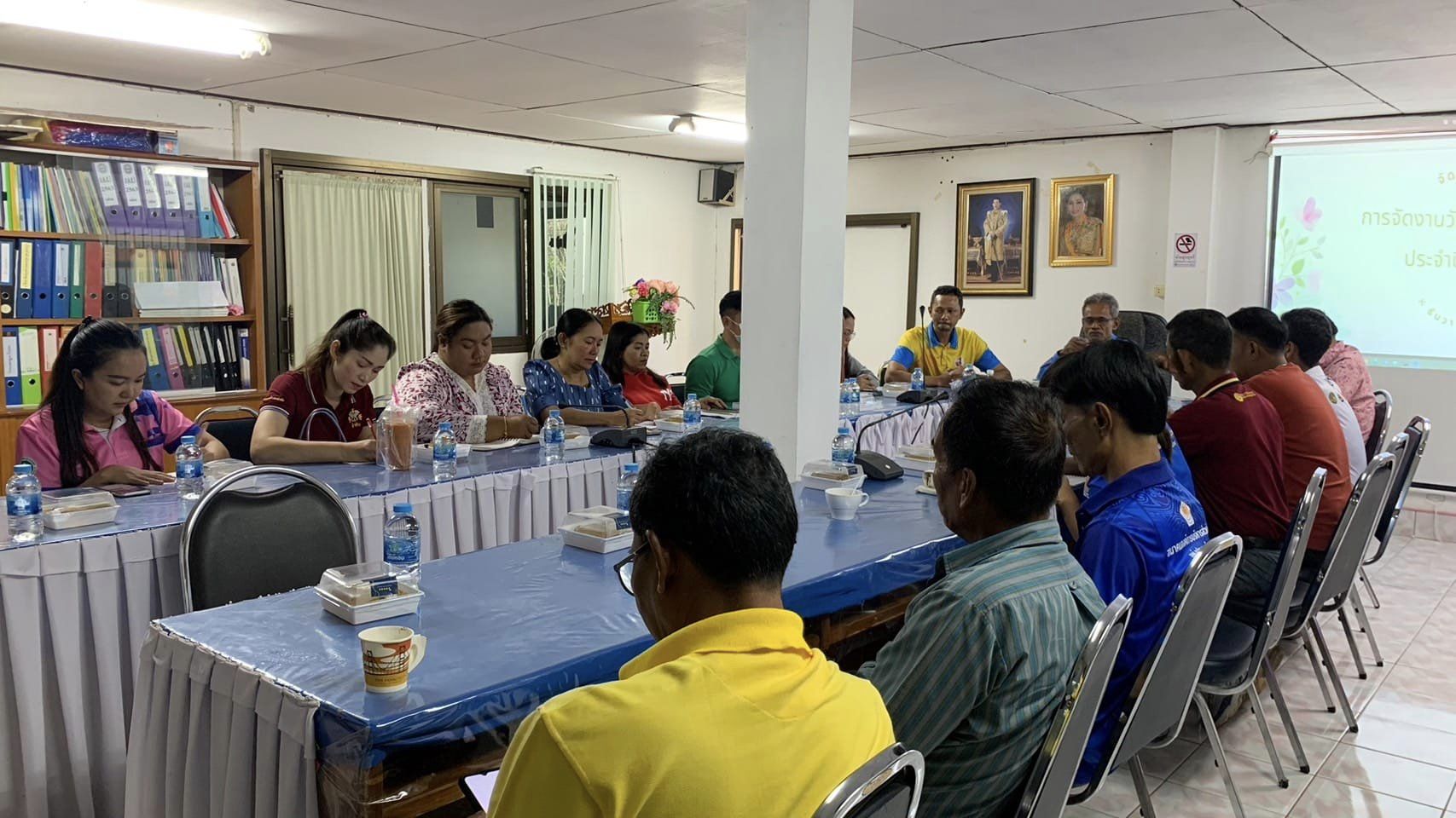 8​ ธันวาคม​ 2566​ องค์​การบริหาร​ส่วน​ตำบล​ดินแดง​จัดประชุมการจัดกิจกรรมวันเด็กแห่งชาติ​ ประจำปี​ 25667  ณ​ ห้องประชุม​องค์​การบริหาร​ส่วน​ตำบล​ดินแดง