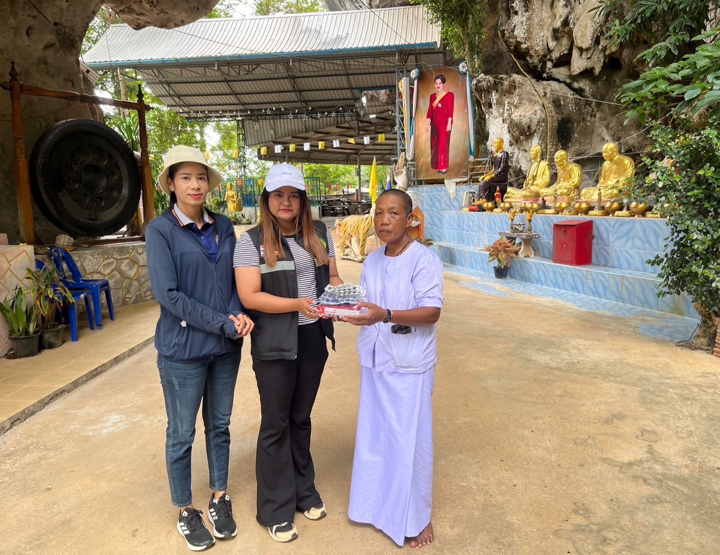 ลงพื้นที่ฉีดวัคซีนป้องกันโรคพิษสุนัขบ้า​ สุนัขและแมวในชุมชน พื้นที่หมู่ที่​ 2 บ้านเขาไว้ข้าว