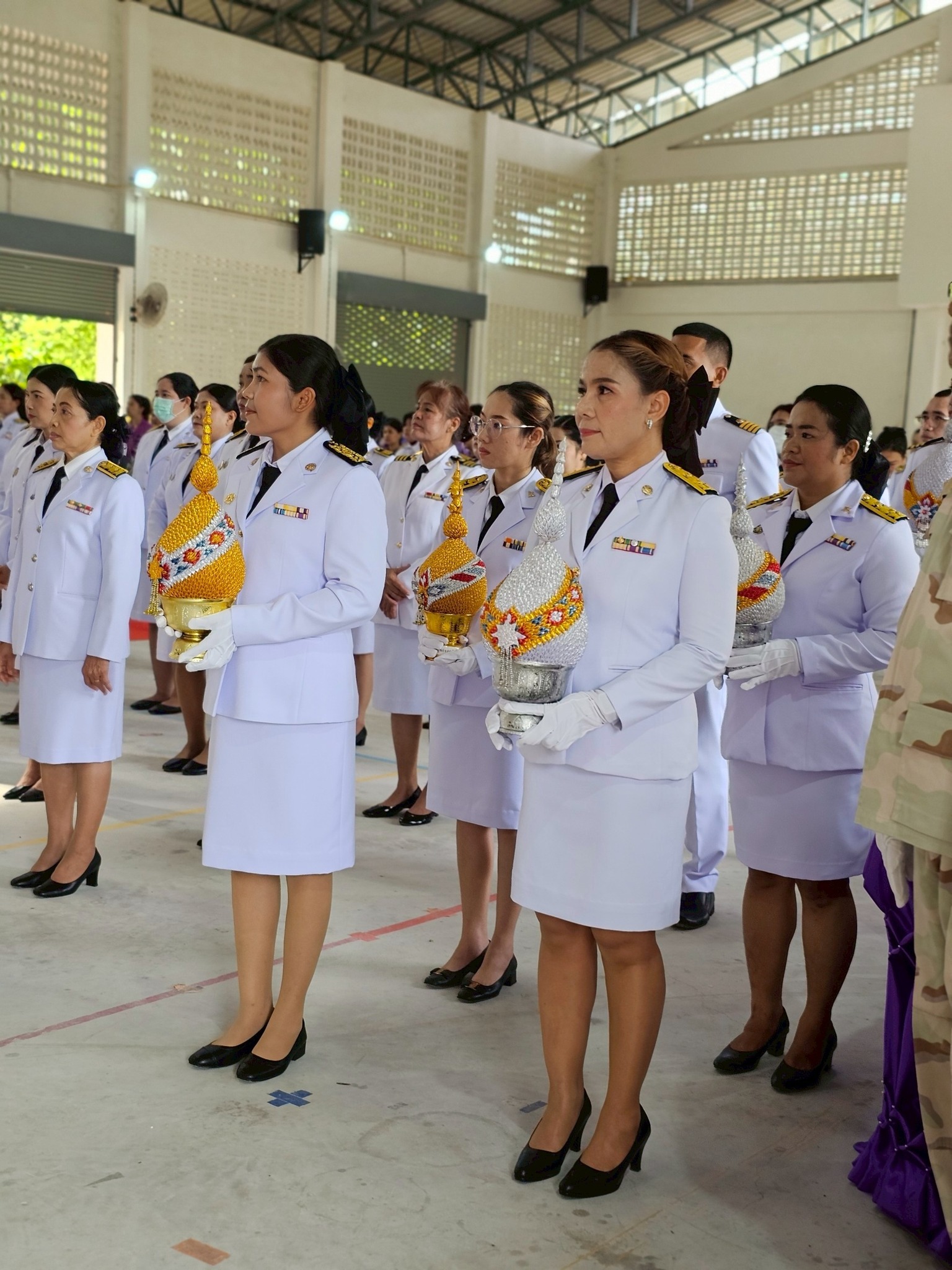 ร่วมพิธีถวายเครื่องราชสักการะ วางพานพุ่ม และพิธีจุดเทียนถวายพระพรชัยมงคล เนื่องในโอกาสวันเฉลิมพระชนมพรรษา สมเด็จพระนางเจ้าฯ พระบรมราชินี วันที่ 3 มิถุนายน 2568