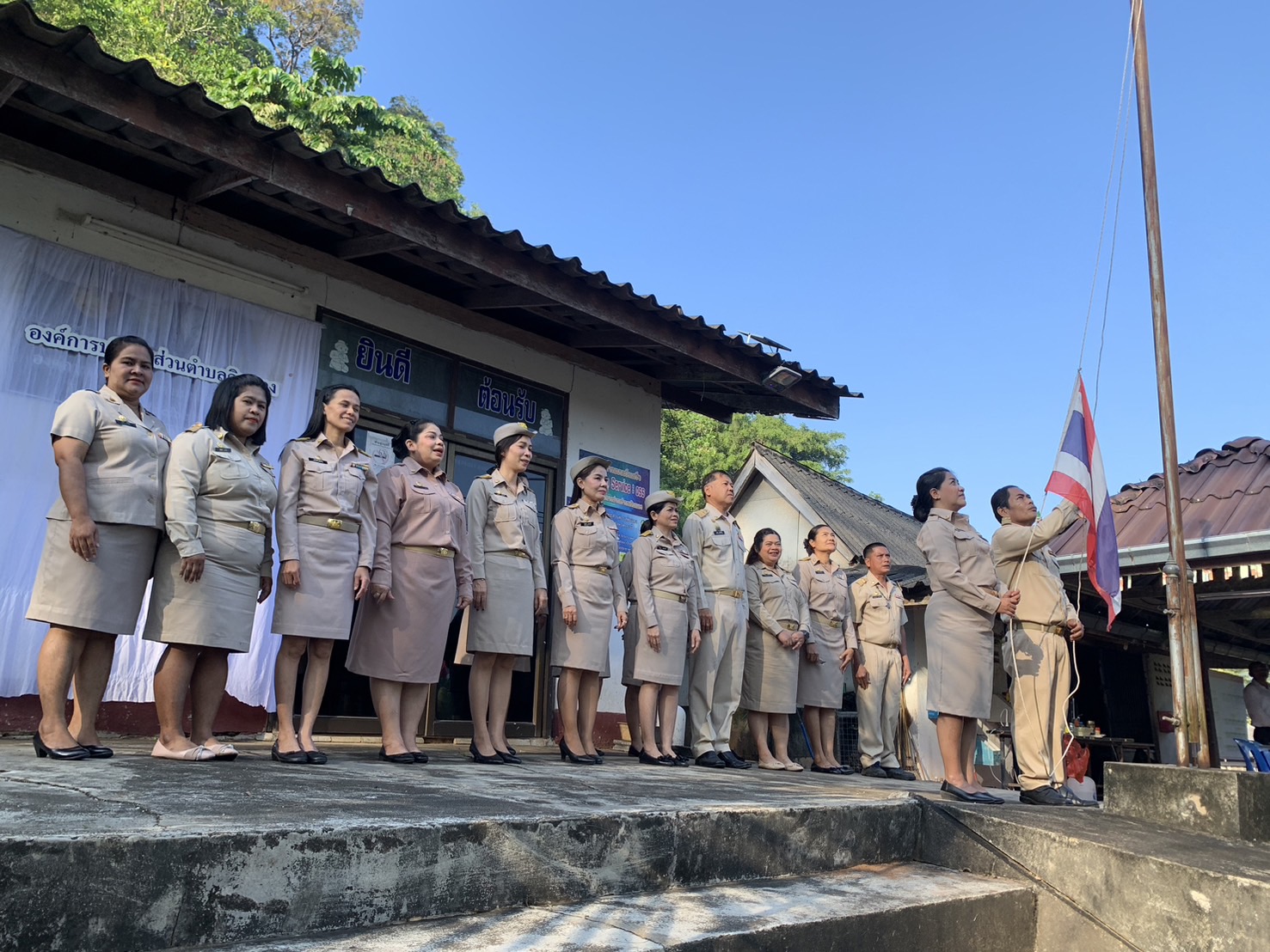 กิจกรรมเคารพธงชาติและร้องเพลงชาติไทย